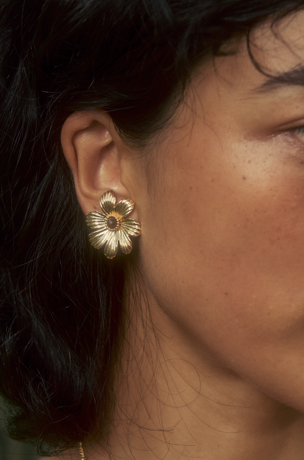 Flower-heavy Tahiti with detachable earrings