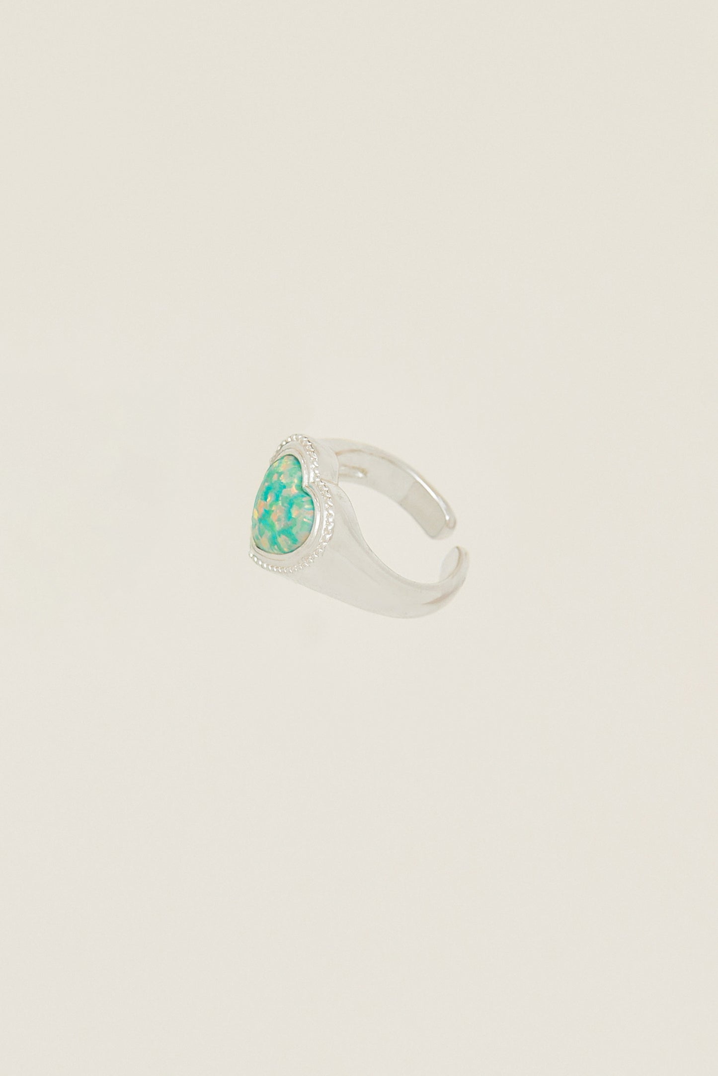 "K-Pop NMIXX KYUJIN & H2H YE-ON's Opal Love Ring "