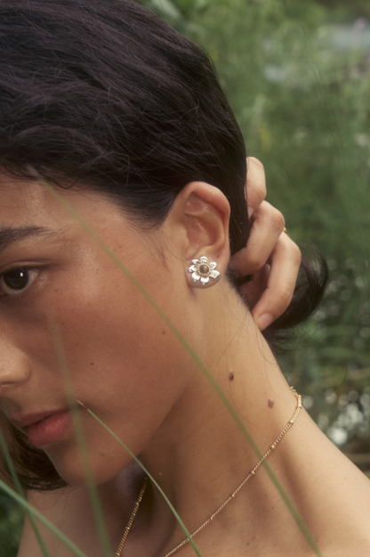 Flower-heavy Tahiti with detachable earrings